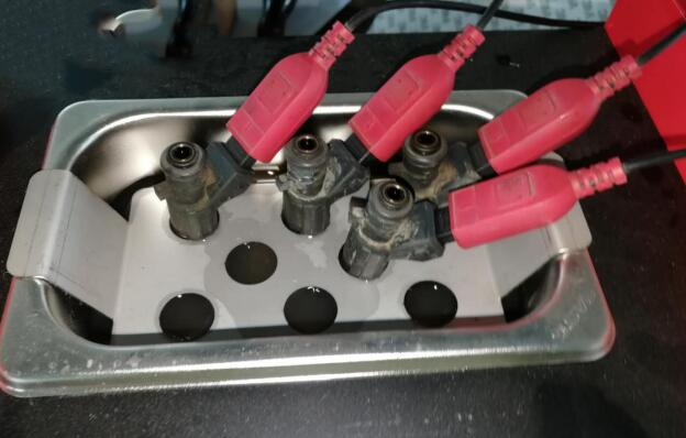 The injector cleaning process of Fuel Injector cleaning machine 